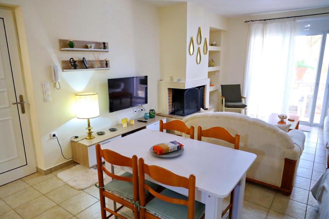 Fou'S Apartment Nafpaktos エクステリア 写真