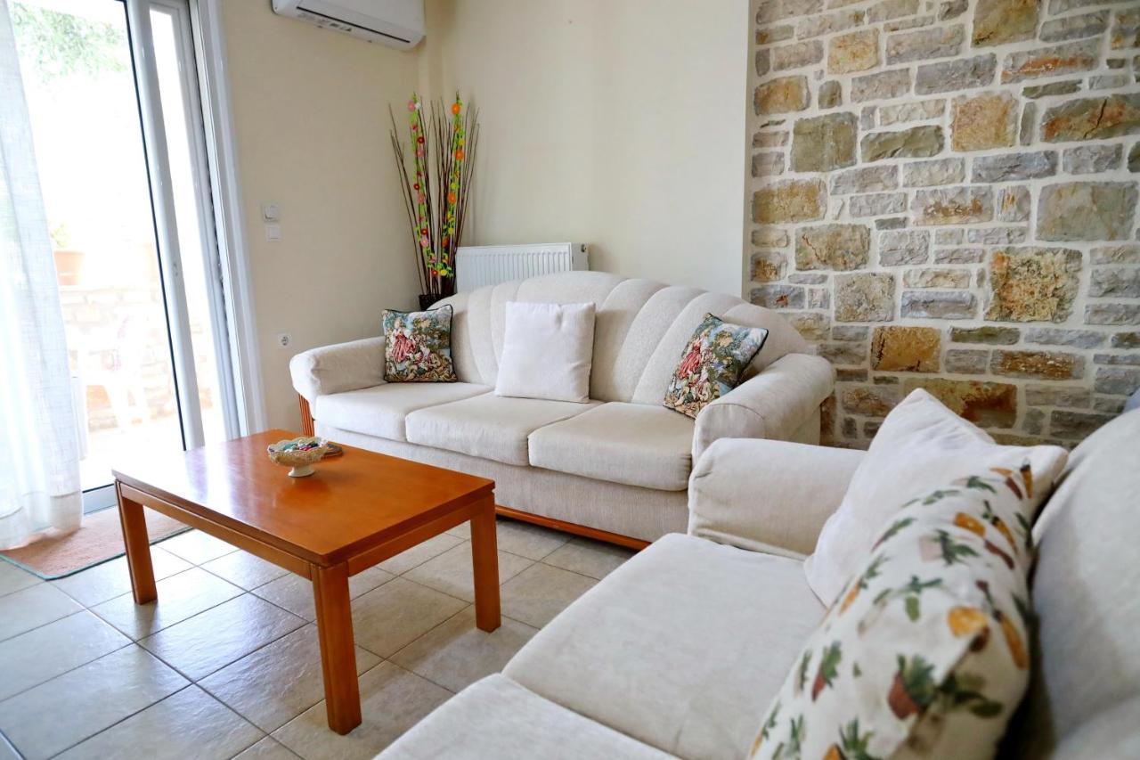 Fou'S Apartment Nafpaktos エクステリア 写真